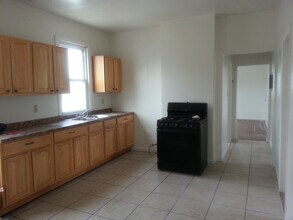 17 Winans Ave, Unit 2nd Fl in Newark, NJ - Building Photo - Building Photo