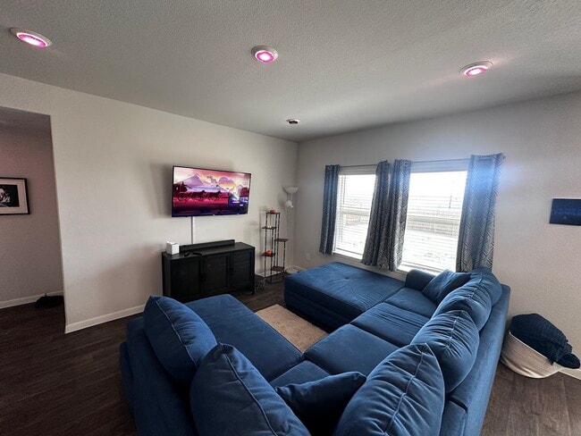 121 Escala Way, Unit Room 1a in San Marcos, TX - Foto de edificio - Building Photo