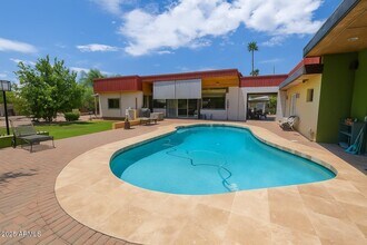 8433 E Cactus Rd in Scottsdale, AZ - Building Photo - Building Photo