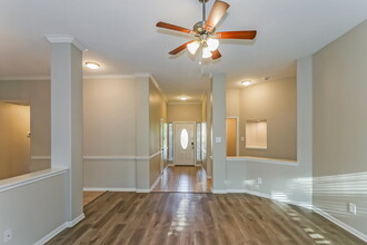 9806 King Arthur Ct in La Porte, TX - Building Photo - Building Photo