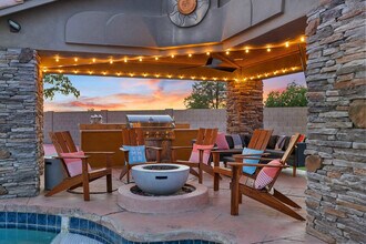 1438 S Creston Cir in Mesa, AZ - Foto de edificio - Building Photo