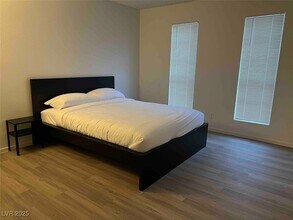 4640 Koval Ln in Las Vegas, NV - Building Photo - Building Photo
