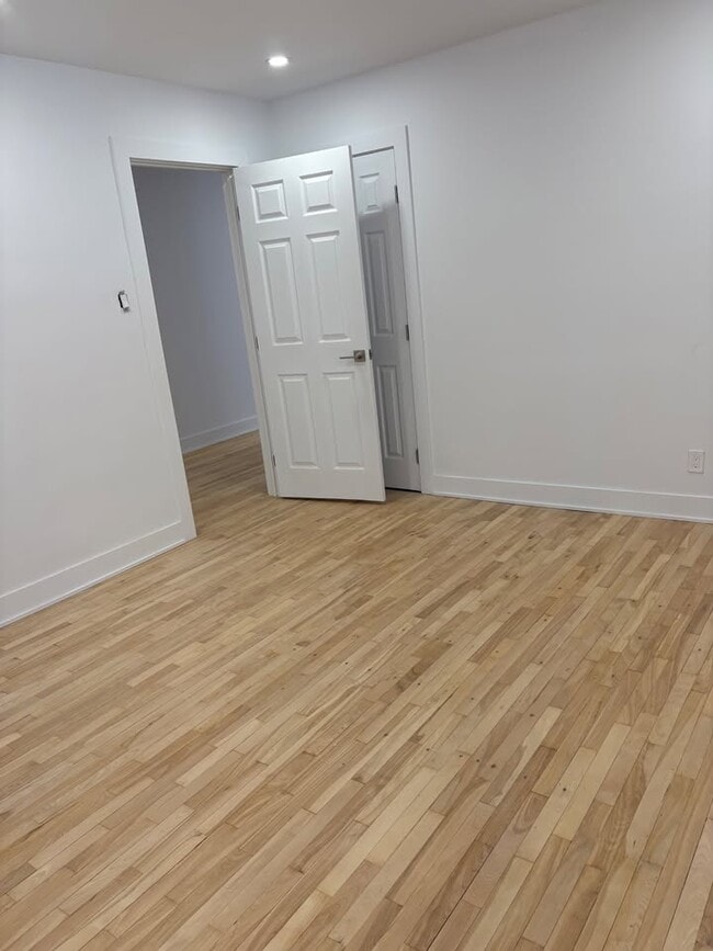 4940 Edouard Montpetit Blvd in Montréal, QC - Building Photo - Building Photo