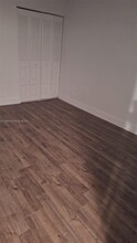 117 Lake Emerald Dr, Unit 202 in Oakland Park, FL - Building Photo - Building Photo