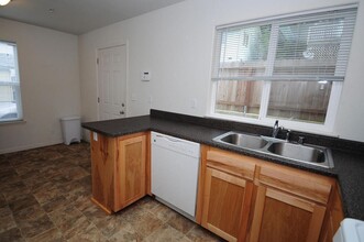 575 24th St in Arcata, CA - Building Photo - Building Photo