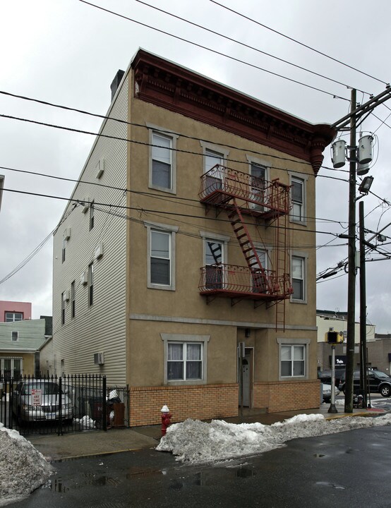 547 30th St in Union City, NJ - Foto de edificio