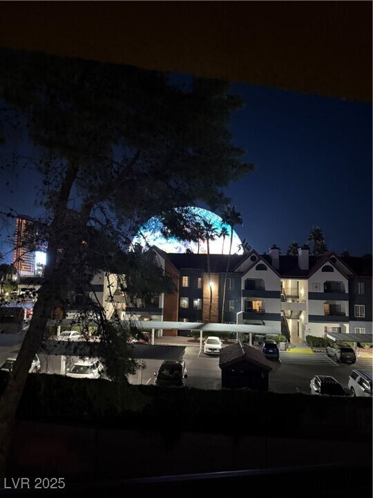 210 E Flamingo Rd in Las Vegas, NV - Foto de edificio