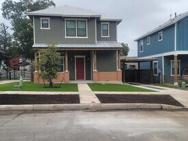725 Hays St in San Antonio, TX - Building Photo
