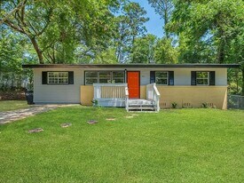 2204 Berkshire Dr in Tallahassee, FL - Building Photo
