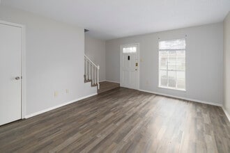 Camelot Apartments and Townhomes in Pine Bluff, AR - Building Photo - Interior Photo