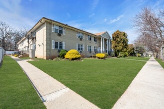 Cheryl Gardens in Roselle, NJ - Building Photo - Building Photo