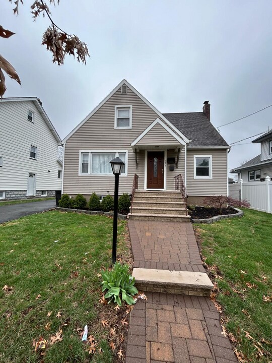 124 Pershing Ave in Roselle Park, NJ - Building Photo
