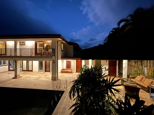 466 Portlock Rd in Honolulu, HI - Building Photo - Building Photo