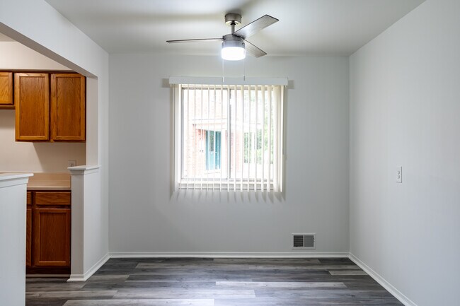 Woodside Manor Apartments in Fraser, MI - Building Photo - Interior Photo