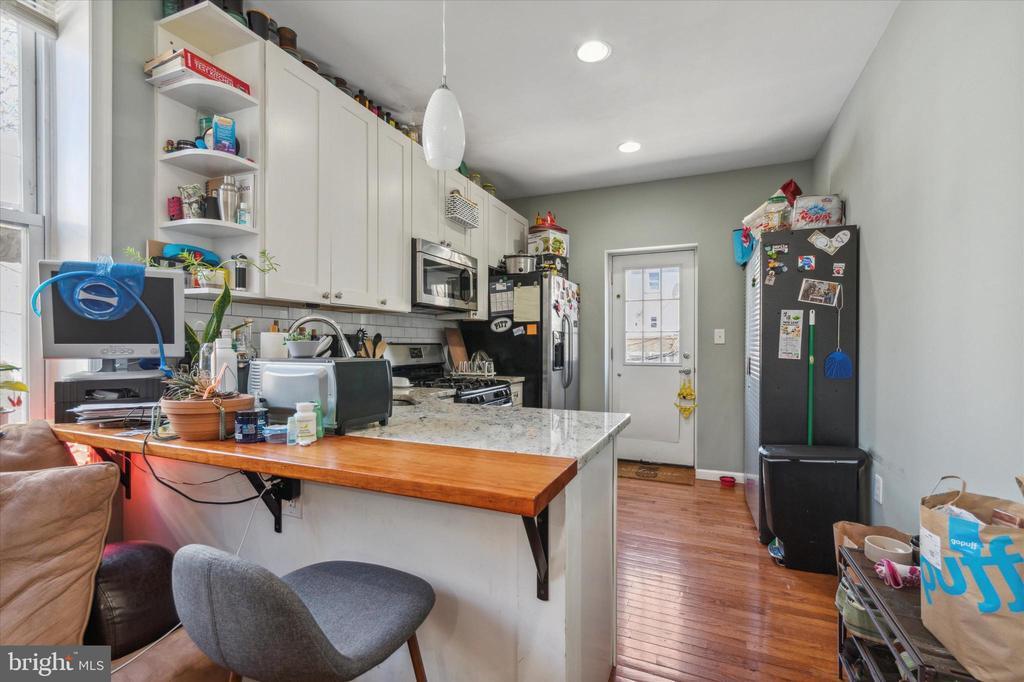 4327 Main St in Philadelphia, PA - Building Photo