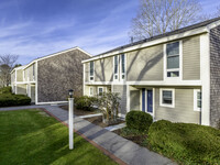 Linden Square Townhomes in Wellesley, MA - Building Photo - Primary Photo