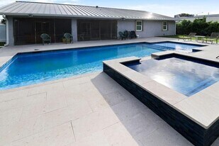 615 NE 15th Pl in Boynton Beach, FL - Building Photo