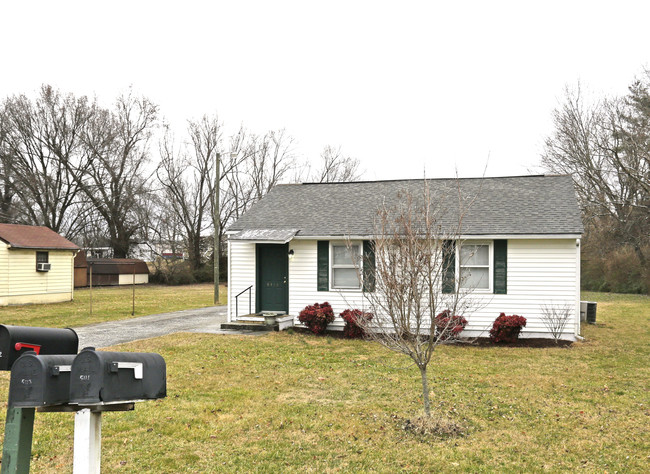 5112 Schubert Rd in Knoxville, TN - Building Photo - Building Photo