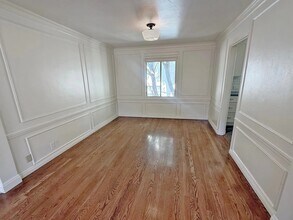 1221 N Sweetzer Ave, Unit 1227 in West Hollywood, CA - Foto de edificio - Building Photo