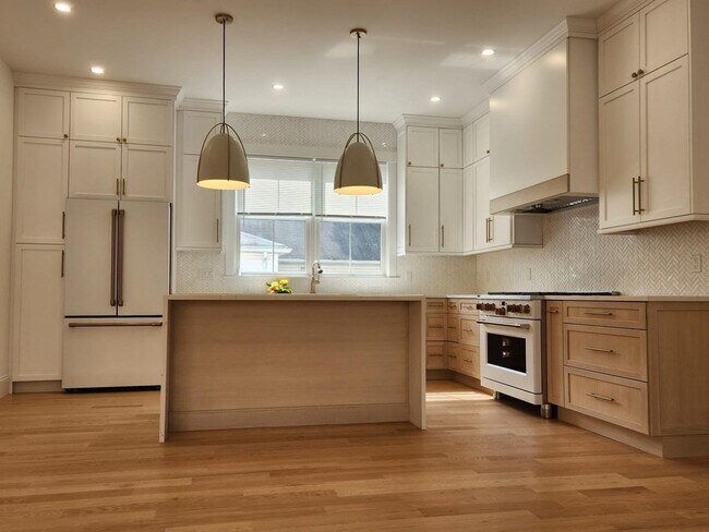 15 Emerald St, Unit 1