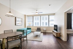 925 Common St in New Orleans, LA - Building Photo