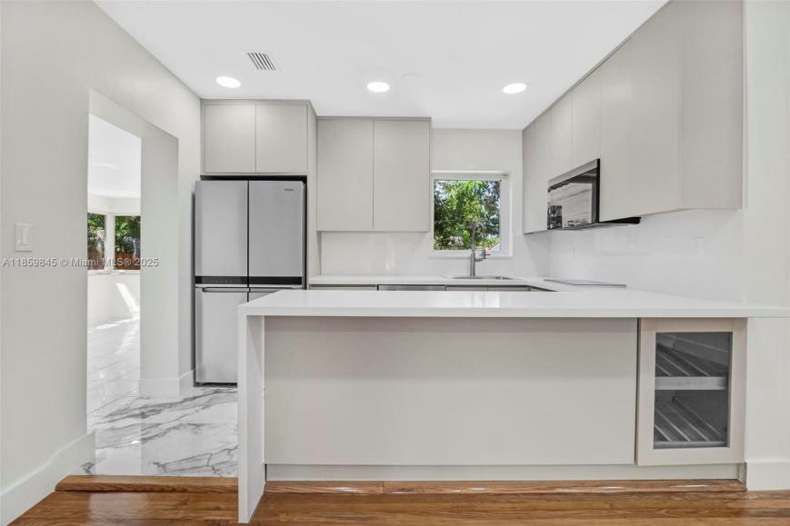 6437 SW 14th St in Miami, FL - Building Photo