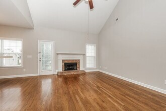 6033 Lori Anne Dr in Spring Hill, TN - Building Photo - Building Photo