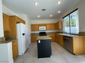 2289 Surrey Meadows Ave in Henderson, NV - Building Photo - Building Photo