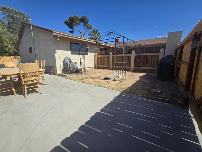 property at 524 S Alvord St
