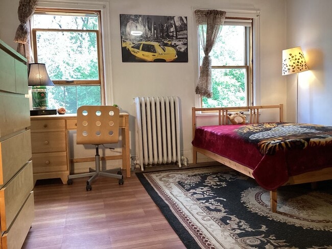 122 India St, Unit 2B in Brooklyn, NY - Foto de edificio - Building Photo