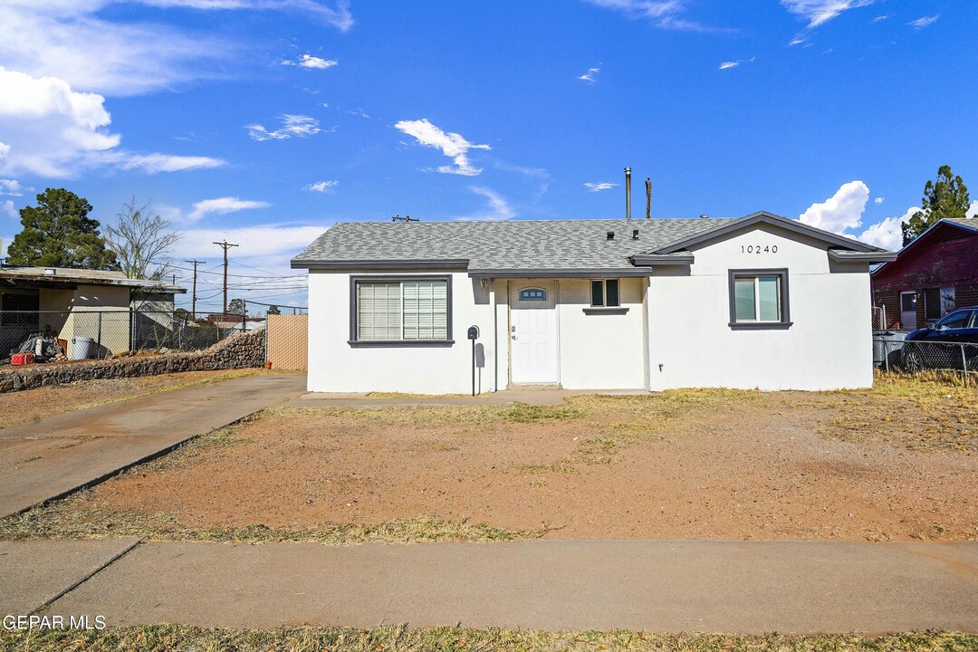 10240 Sharp Dr in El Paso, TX - Building Photo