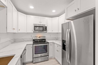 1369 Pine Brook Dr in Clearwater, FL - Building Photo - Building Photo