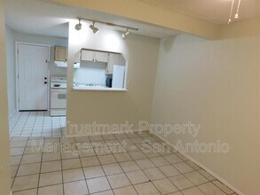 801 Rittiman Rd in San Antonio, TX - Building Photo - Building Photo