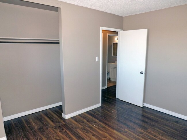 Aurora Place Apartments in Edmonton, AB - Building Photo - Building Photo