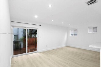 3030 Bird Ave in Miami, FL - Building Photo - Building Photo