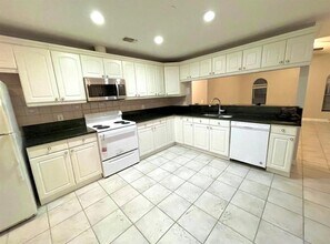 10026 Chesham Dr in Orlando, FL - Building Photo - Building Photo