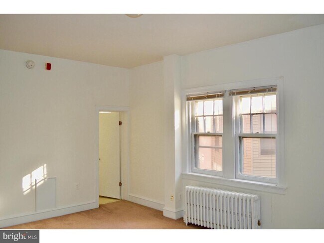 332 S 17th St in Philadelphia, PA - Building Photo - Building Photo