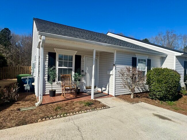 1653 Summerwoods Cir in Griffin, GA - Building Photo - Building Photo