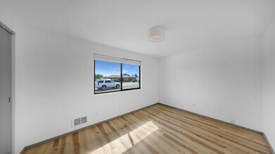 1768 SE 2nd Ct in Oak Harbor, WA - Building Photo - Building Photo
