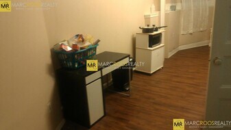 33 Bay State Rd, Unit 4R in Boston, MA - Building Photo