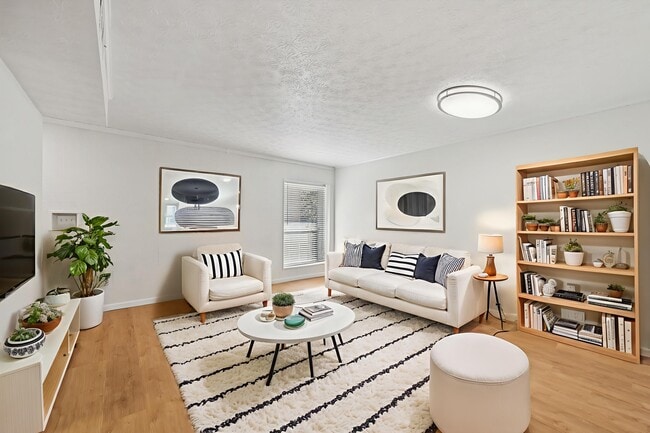 Raccoon Creek Apartments in Columbus, OH - Foto de edificio - Building Photo