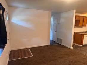 30 St Gregory Dr in Sauget, IL - Foto de edificio - Building Photo