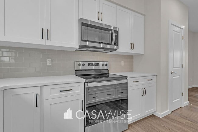 21107-21125 25 Ave NW in Edmonton, AB - Building Photo - Building Photo