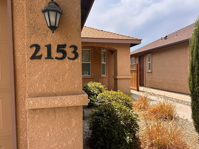 2153 W Clare Ave in Porterville, CA - Building Photo - Building Photo