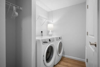 Wilcox Meadows in Twinsburg, OH - Foto de edificio - Building Photo