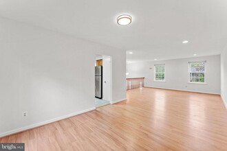 8003 Matt Ct in Dunn Loring, VA - Building Photo - Building Photo