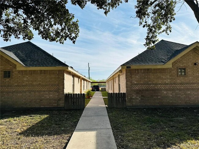 1310 Acme Ln-Unit -1 in Edinburg, TX - Building Photo - Building Photo