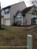 408 Dorchester Way in Englishtown, NJ - Building Photo