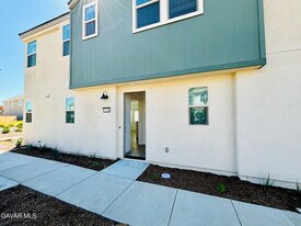 27366 Hyland in Valencia, CA - Building Photo