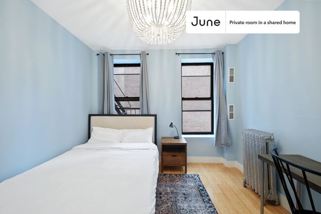 Private bedroom in 2 bed/1 bath Home in New York, NY - Building Photo - Building Photo